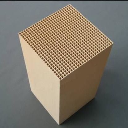 Mobil Emisi Catalyst Ceramic Honeycomb Filter Oval Pellet Square ISO14001